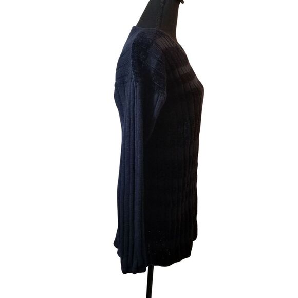 Blue crew neck sweater. C1 - Picture 2 of 5